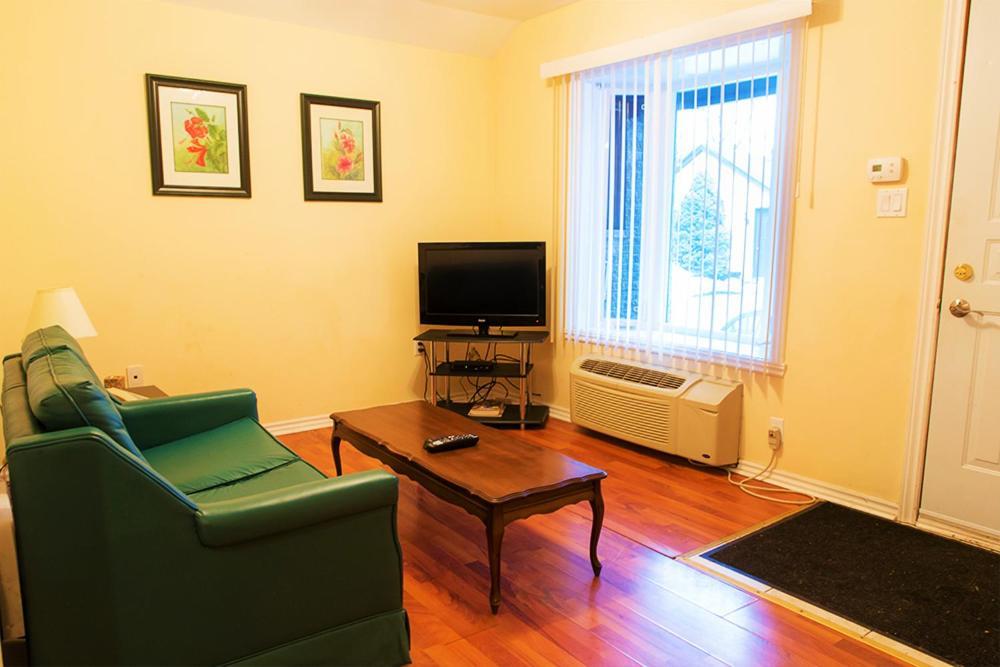 Chalet Beaconsfield Motel Екстериор снимка