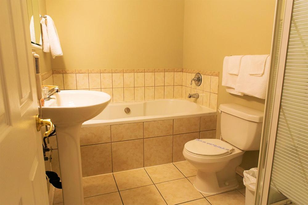 Chalet Beaconsfield Motel Екстериор снимка