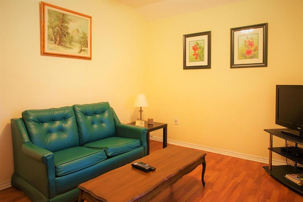 Chalet Beaconsfield Motel Екстериор снимка
